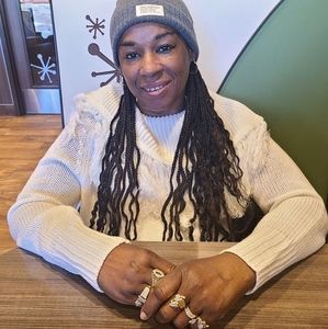 Meet your Posher, Renee